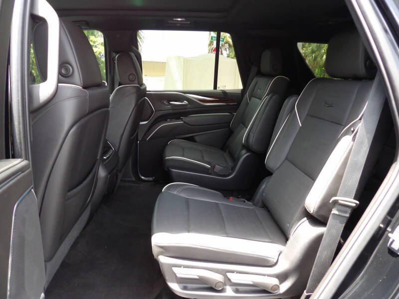 2023-cadillac-escalade-premium-luxury-small-4