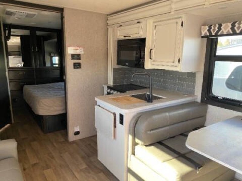 2019-ford-e-series-e-450-sd-small-3