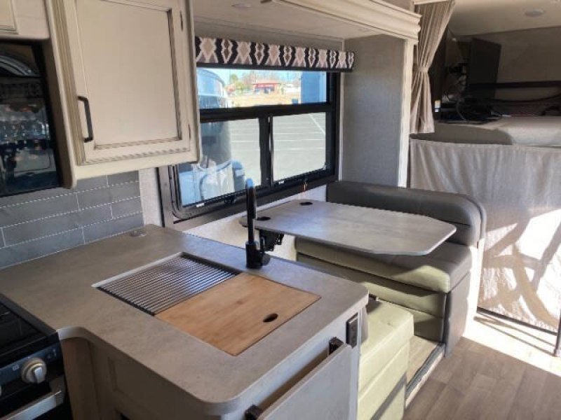 2019-ford-e-series-e-450-sd-small-2
