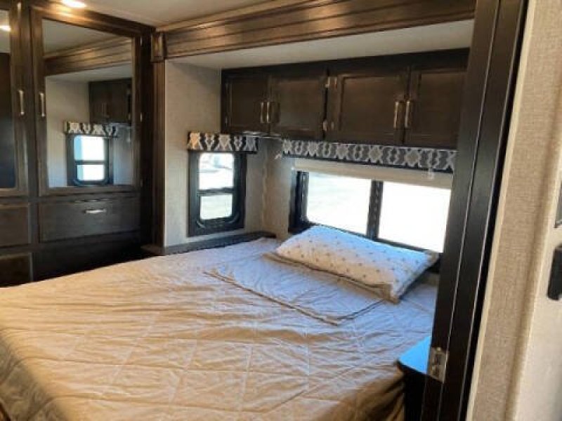 2019-ford-e-series-e-450-sd-small-4