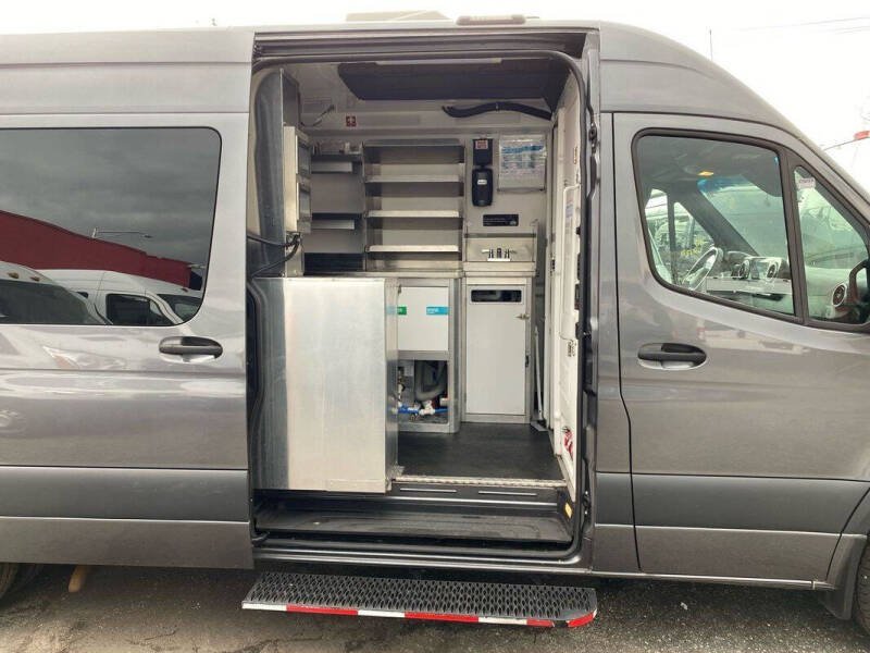 2022-mercedes-benz-sprinter-4500-big-3