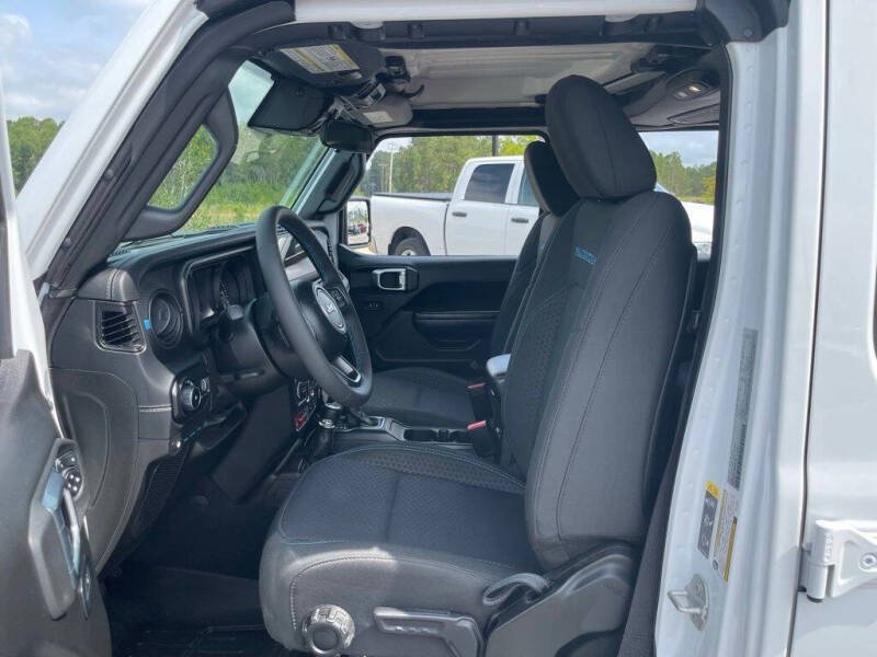 2024-jeep-wrangler-rubicon-4xe-small-3